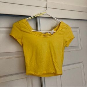 🌵2/$8 Yellow cut out crop top